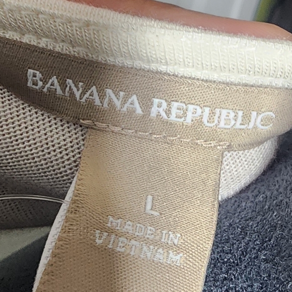 Banana Republic cream tank top with side zipper - Picture 6 of 6